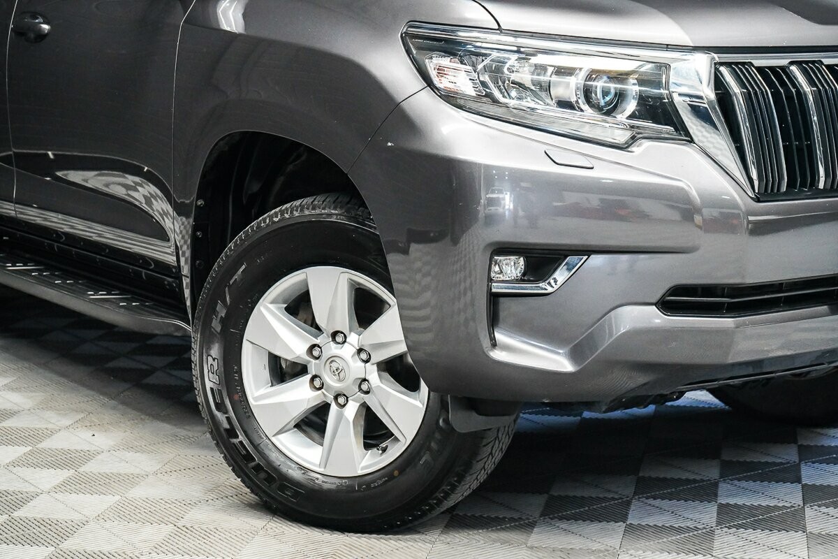 Toyota Landcruiser Prado image 2