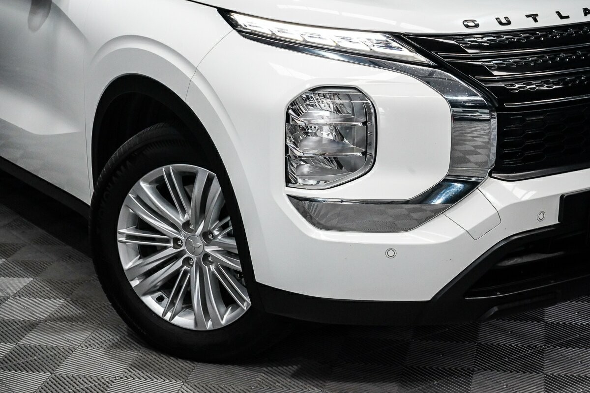 Mitsubishi Outlander image 2