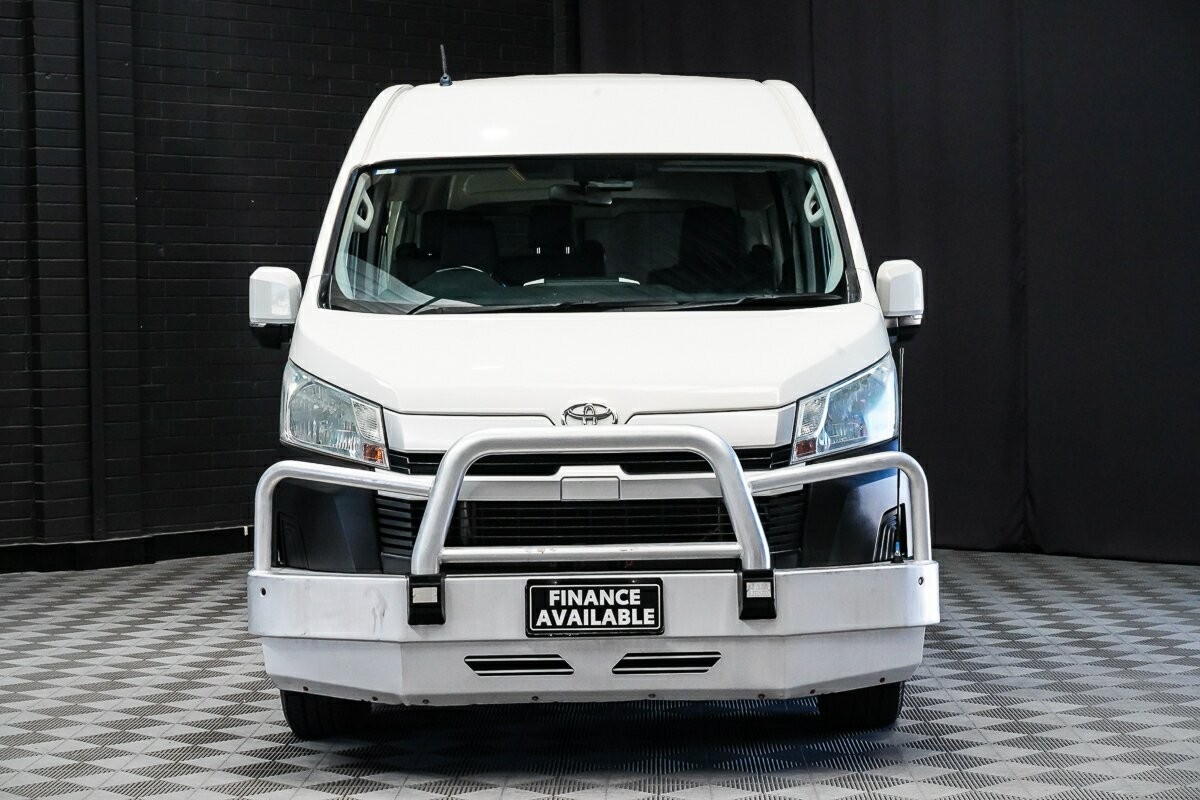 Toyota Hiace image 3