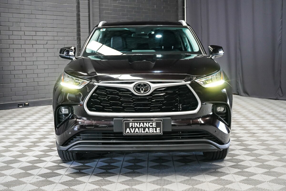 Toyota Kluger image 3