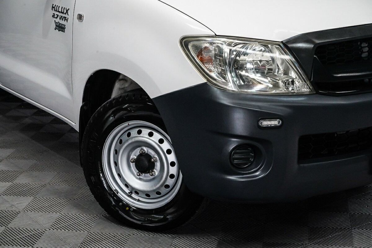 Toyota Hilux image 2