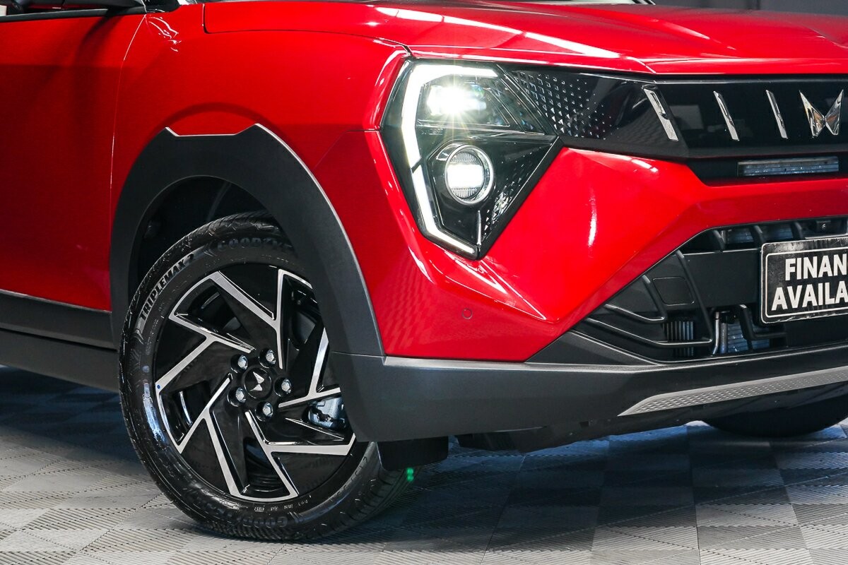 Mahindra Xuv3xo image 2