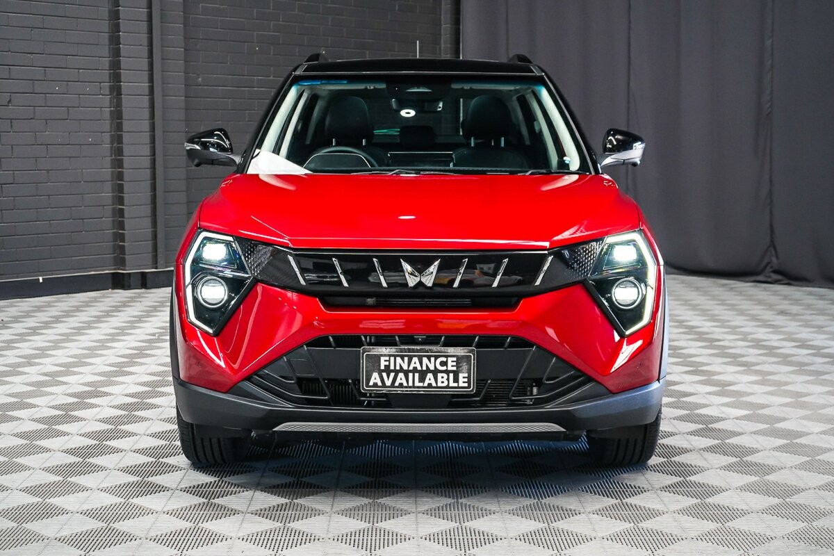 Mahindra Xuv3xo image 3