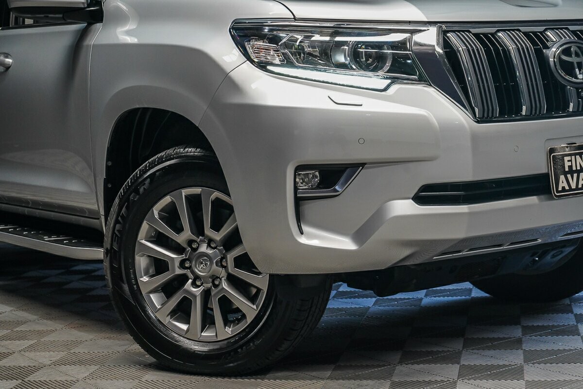 Toyota Landcruiser Prado image 2