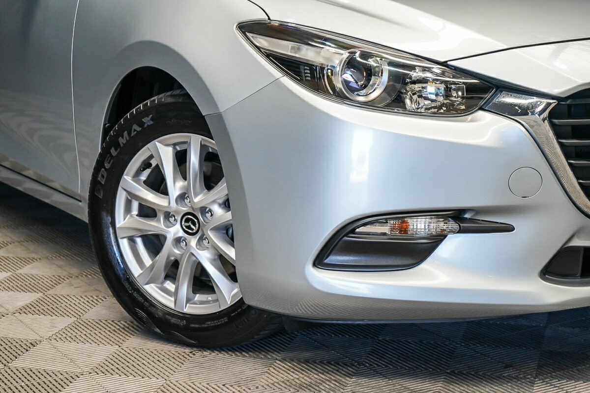 Mazda 3 image 2