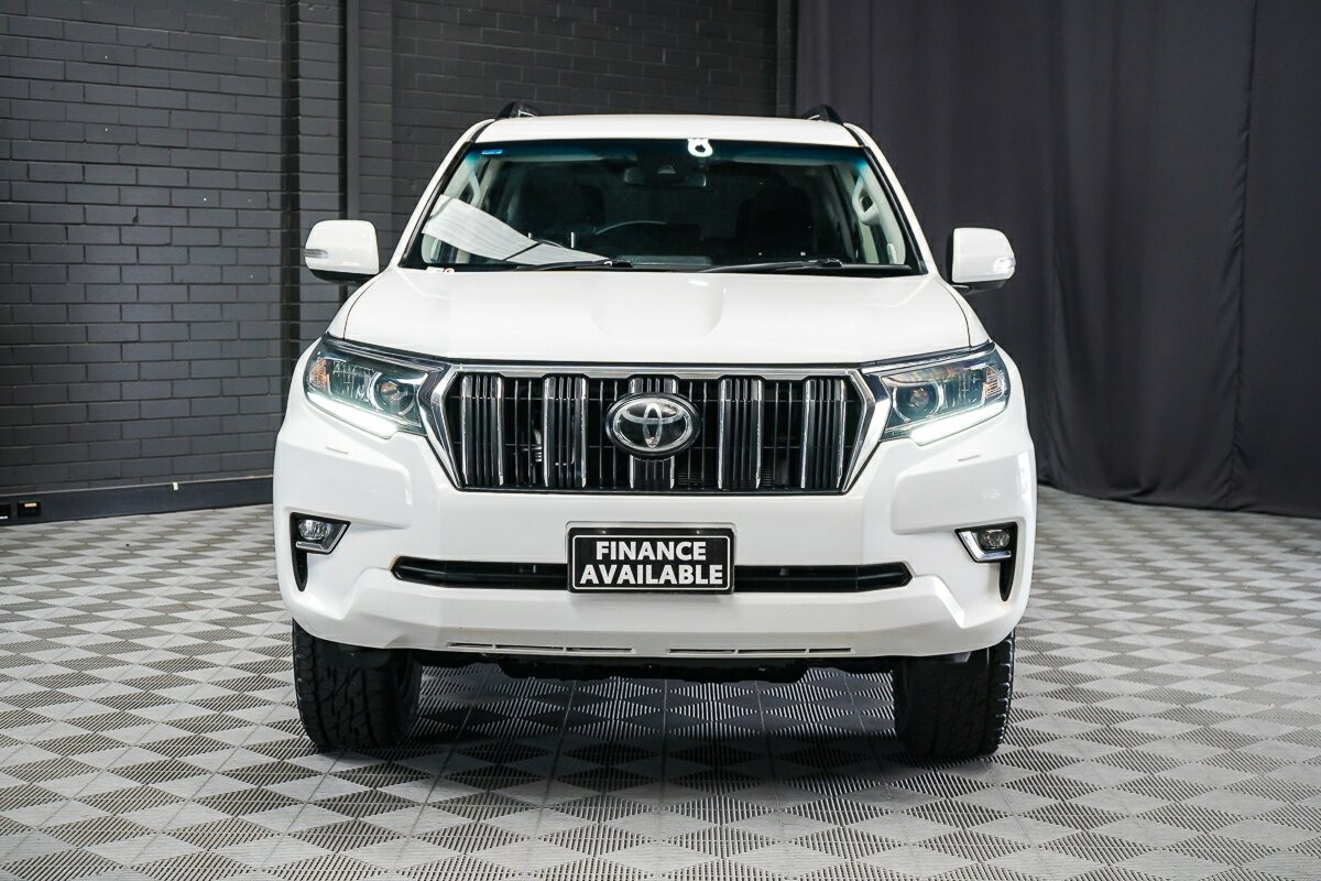 Toyota Landcruiser Prado image 3