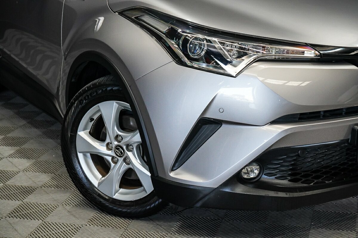 Toyota C-hr image 2