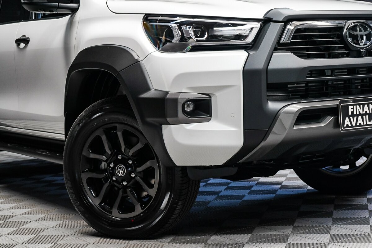 Toyota Hilux image 2