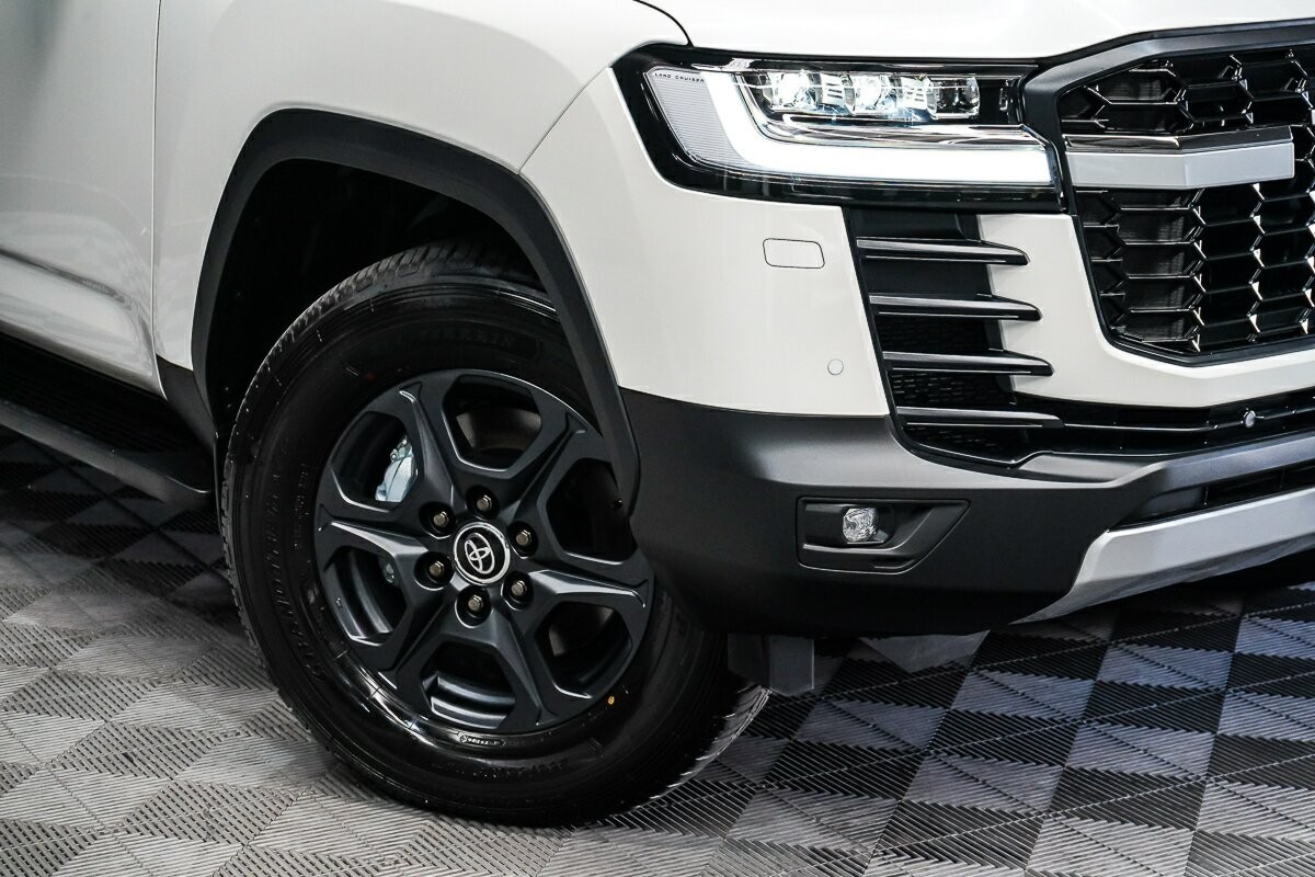 Toyota Landcruiser image 2