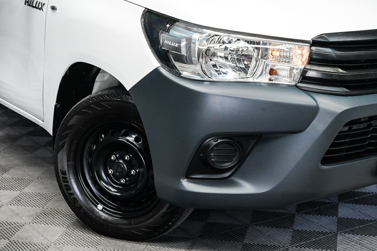 Toyota Hilux image 2