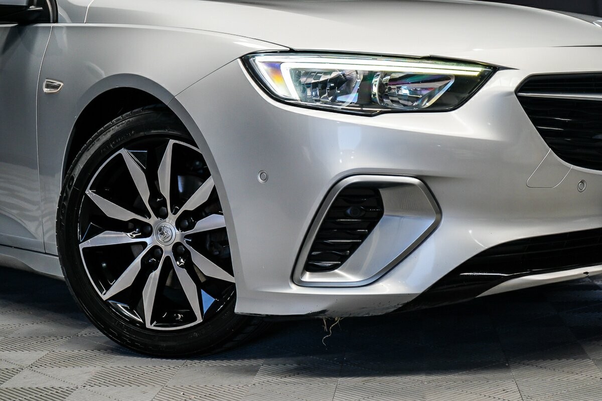 Holden Commodore image 2