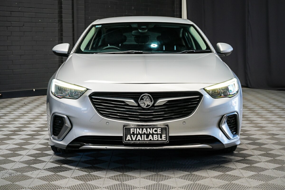 Holden Commodore image 3