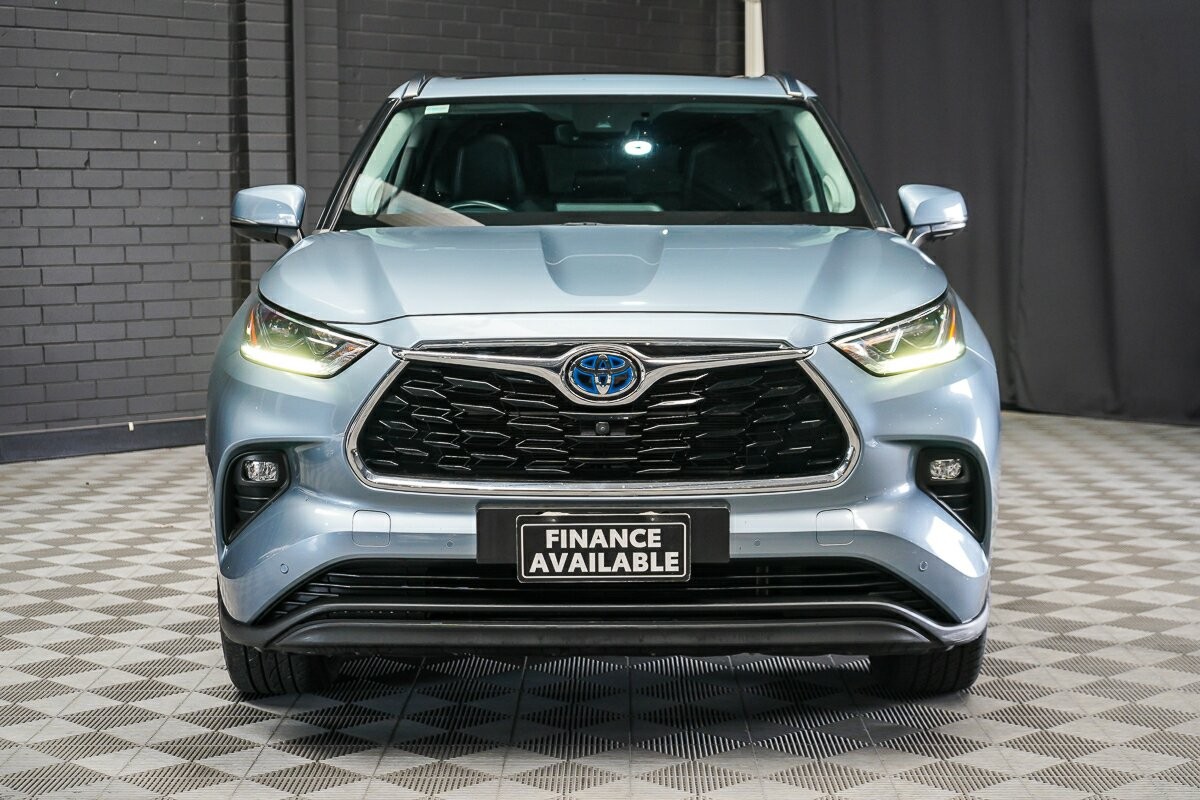 Toyota Kluger image 3