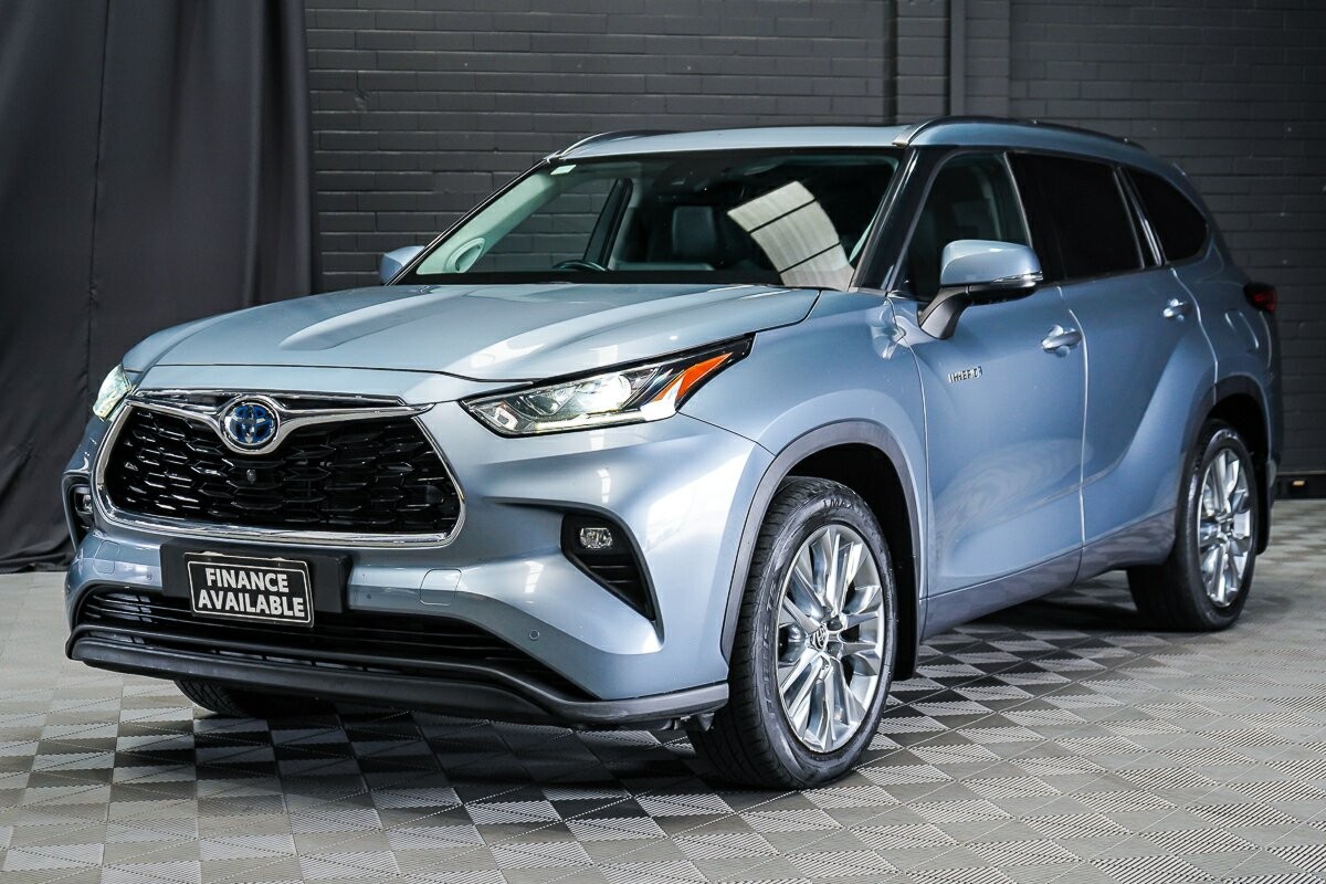 Toyota Kluger image 4