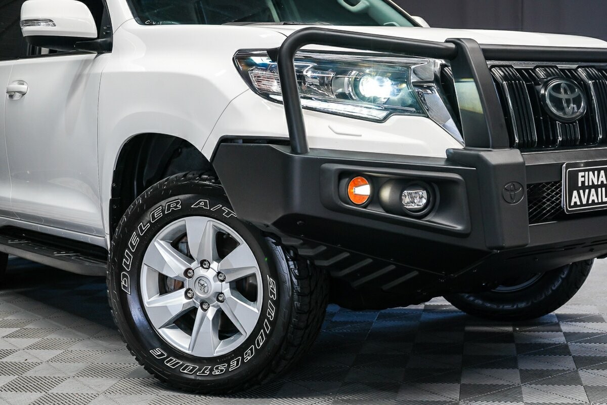 Toyota Landcruiser Prado image 2