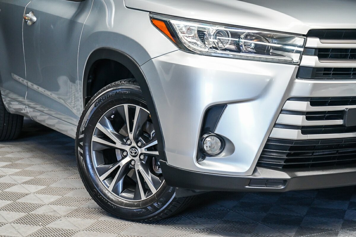 Toyota Kluger image 2