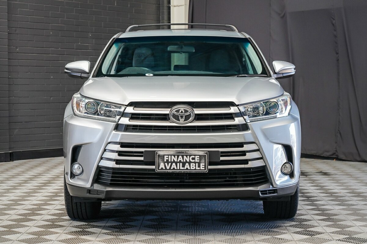 Toyota Kluger image 3
