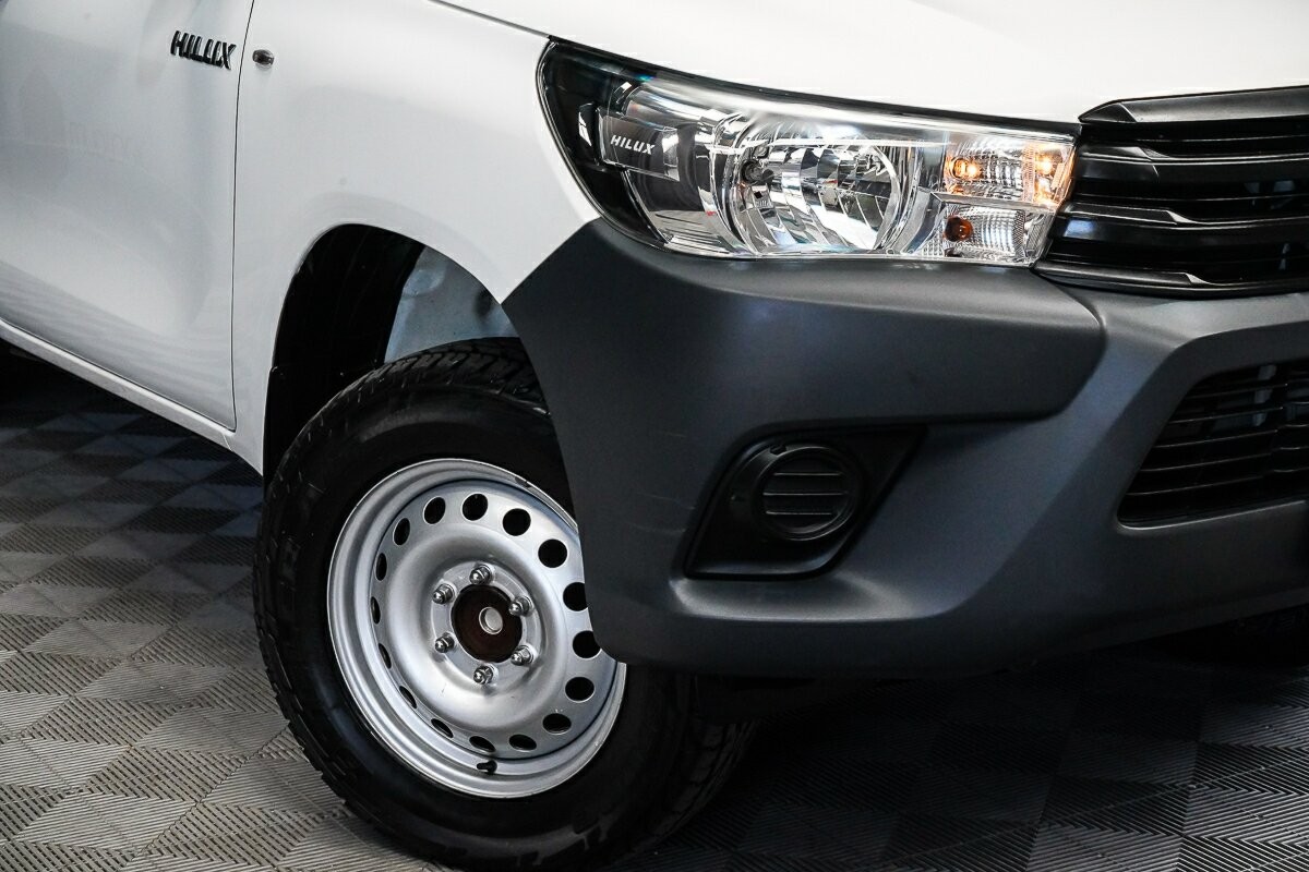 Toyota Hilux image 2