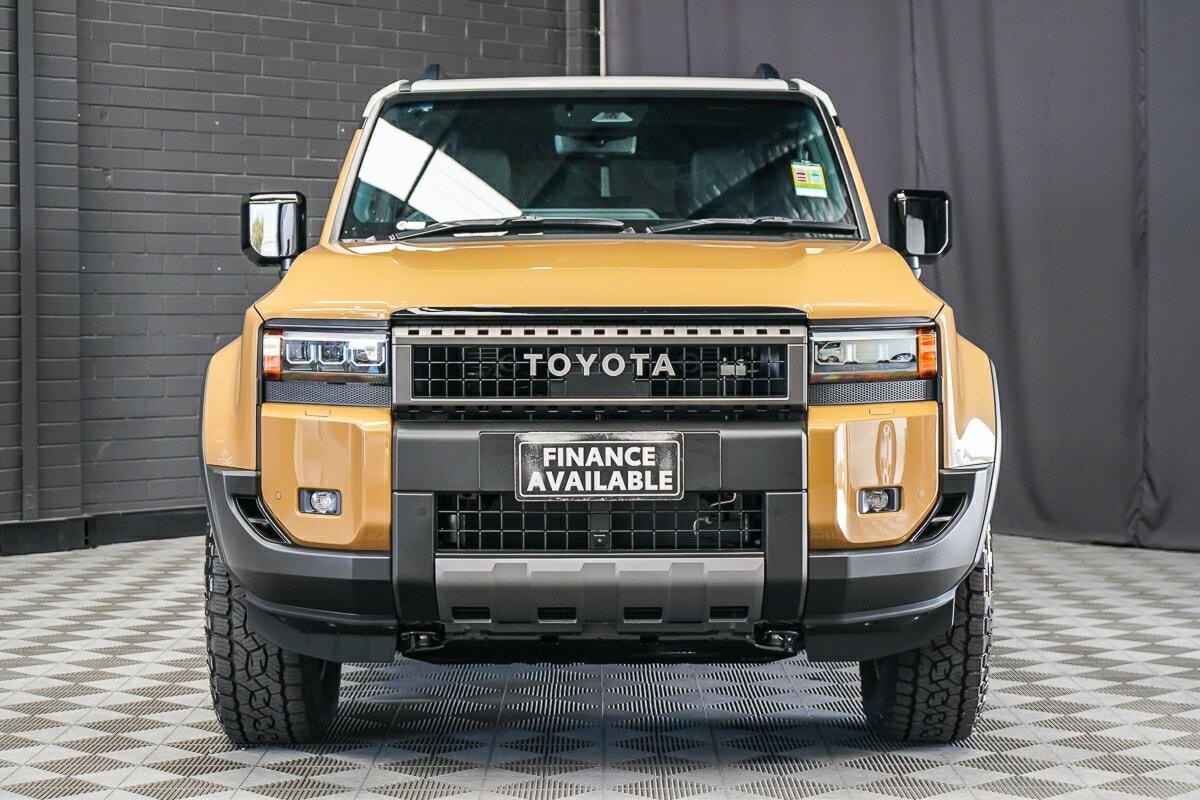 Toyota Landcruiser Prado image 3