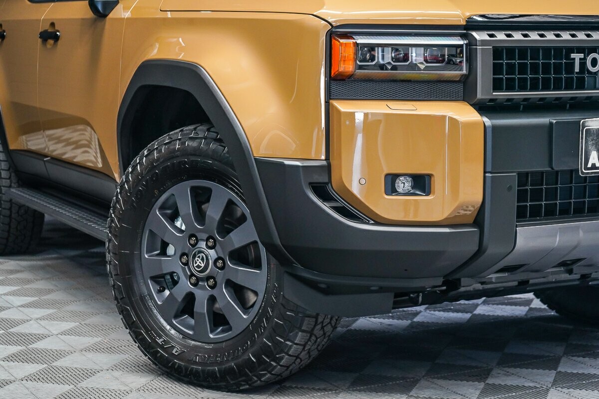 Toyota Landcruiser Prado image 2