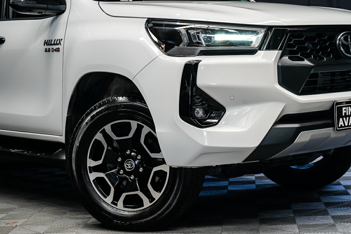 Toyota Hilux image 2