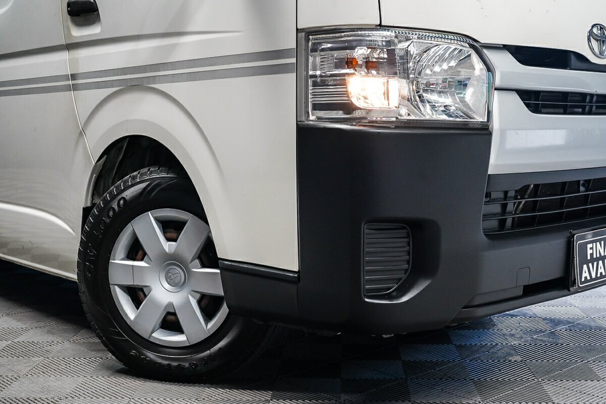 Toyota Hiace image 2