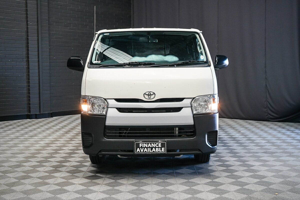 Toyota Hiace image 3
