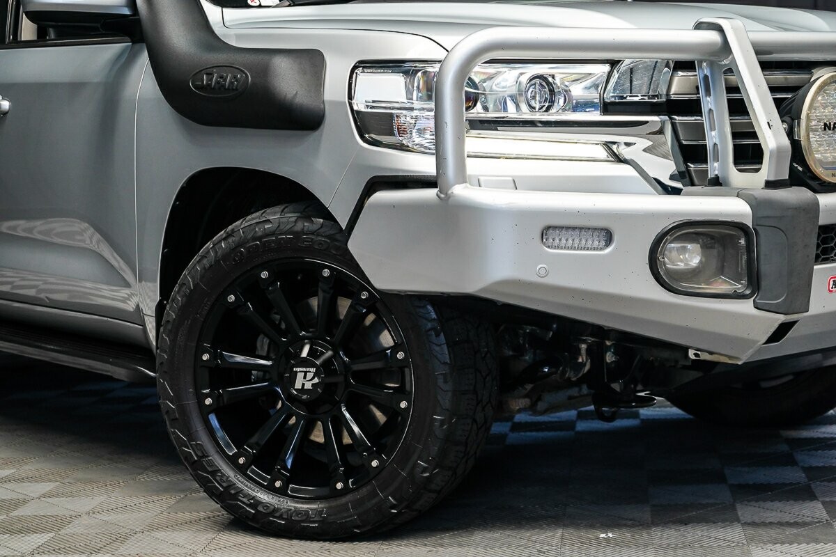 Toyota Landcruiser image 2