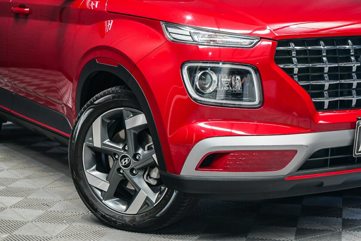 Hyundai Venue image 2