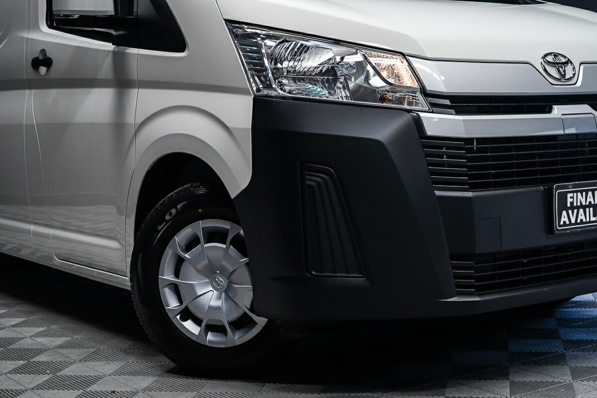 Toyota Hiace image 2