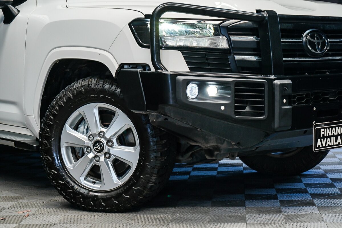 Toyota Landcruiser image 2