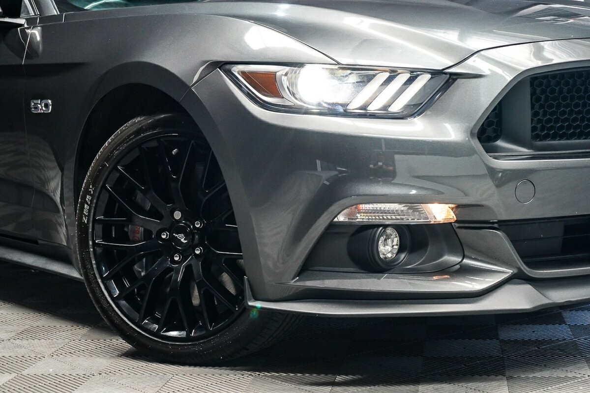 Ford Mustang image 2