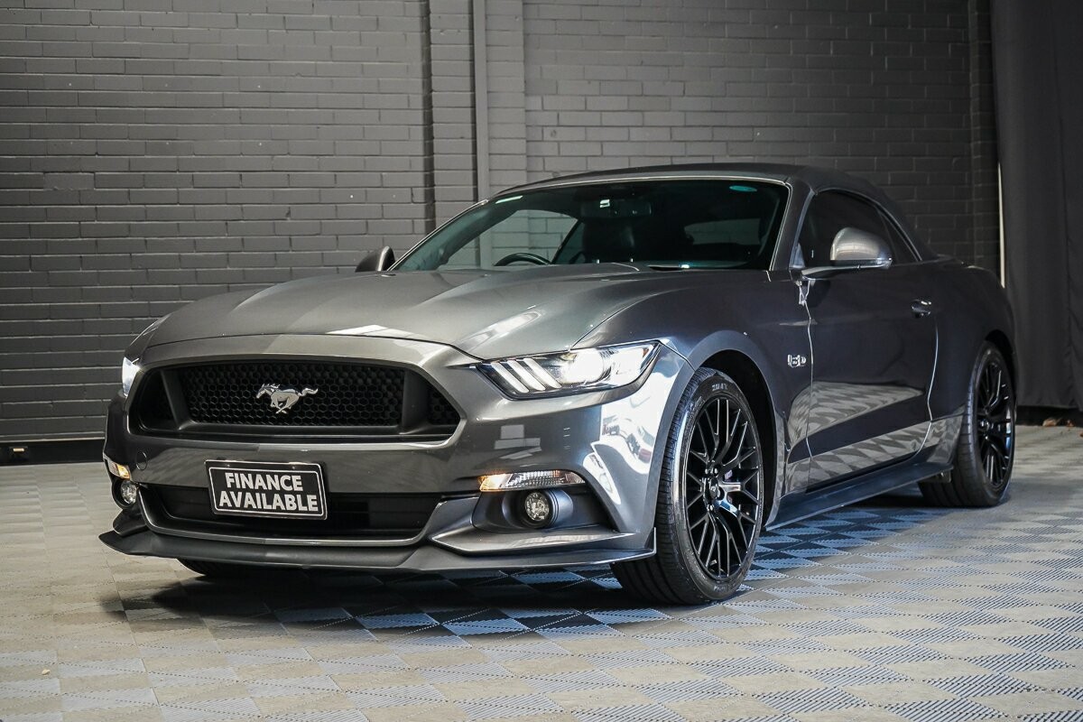 Ford Mustang image 4