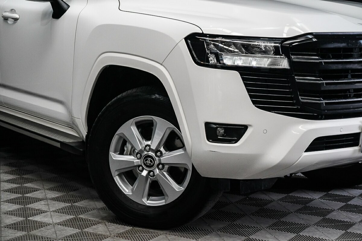 Toyota Landcruiser image 2