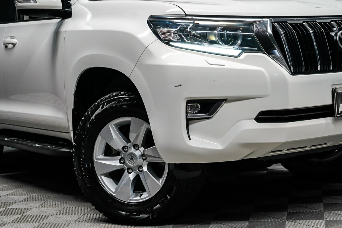 Toyota Landcruiser Prado image 2