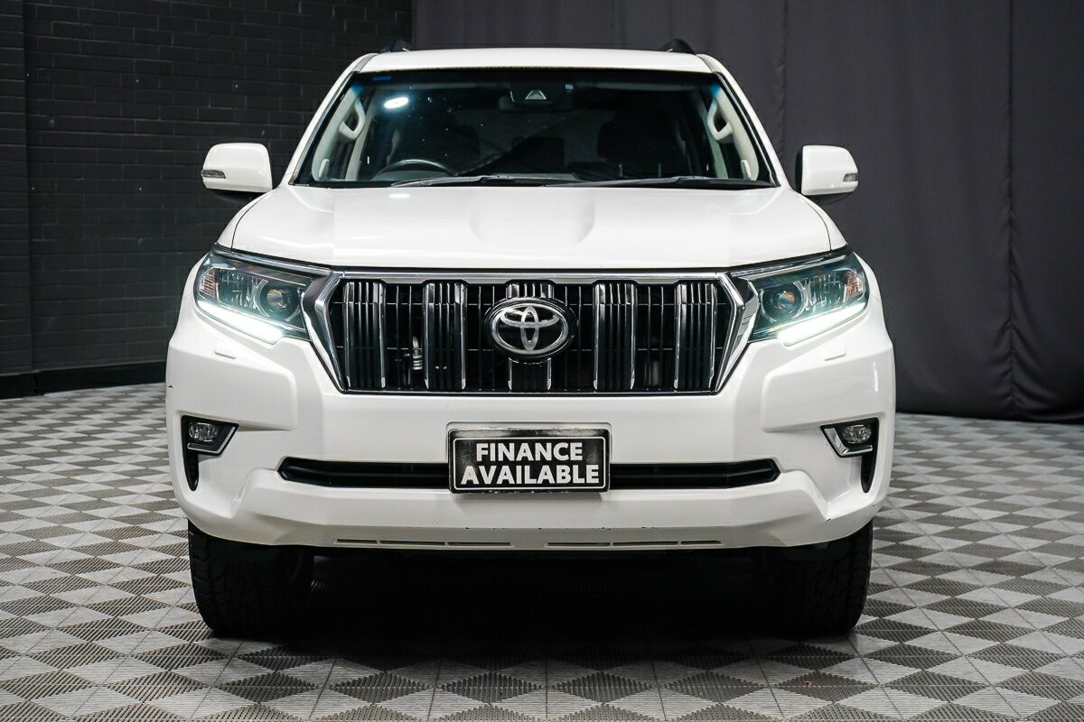 Toyota Landcruiser Prado image 3
