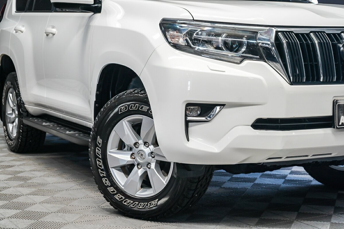 Toyota Landcruiser Prado image 2