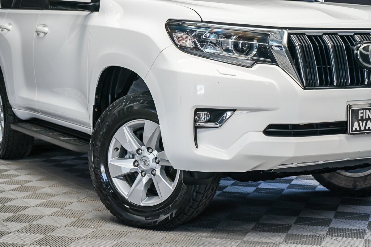 Toyota Landcruiser Prado image 2