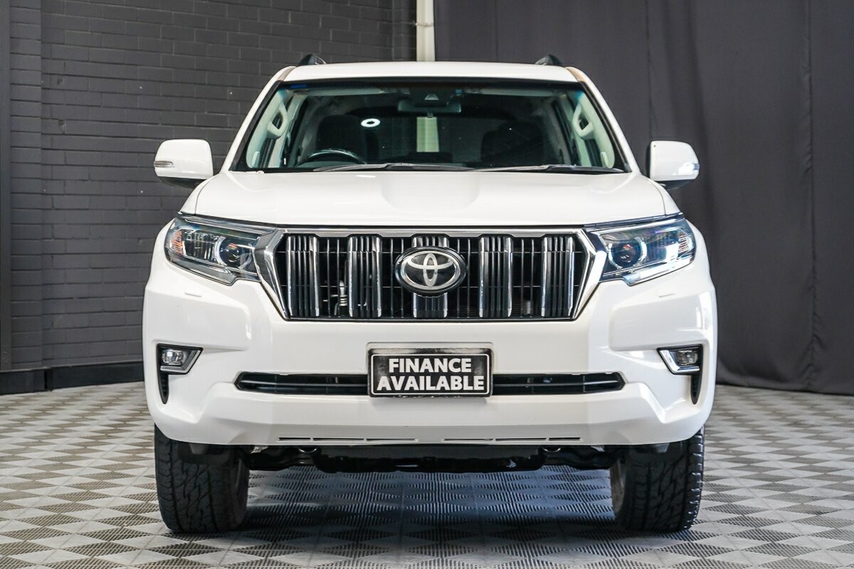 Toyota Landcruiser Prado image 3
