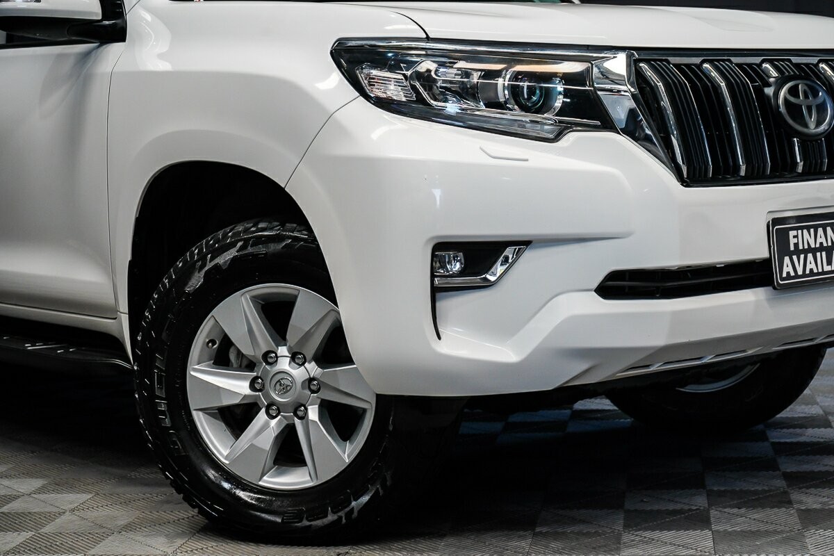 Toyota Landcruiser Prado image 2