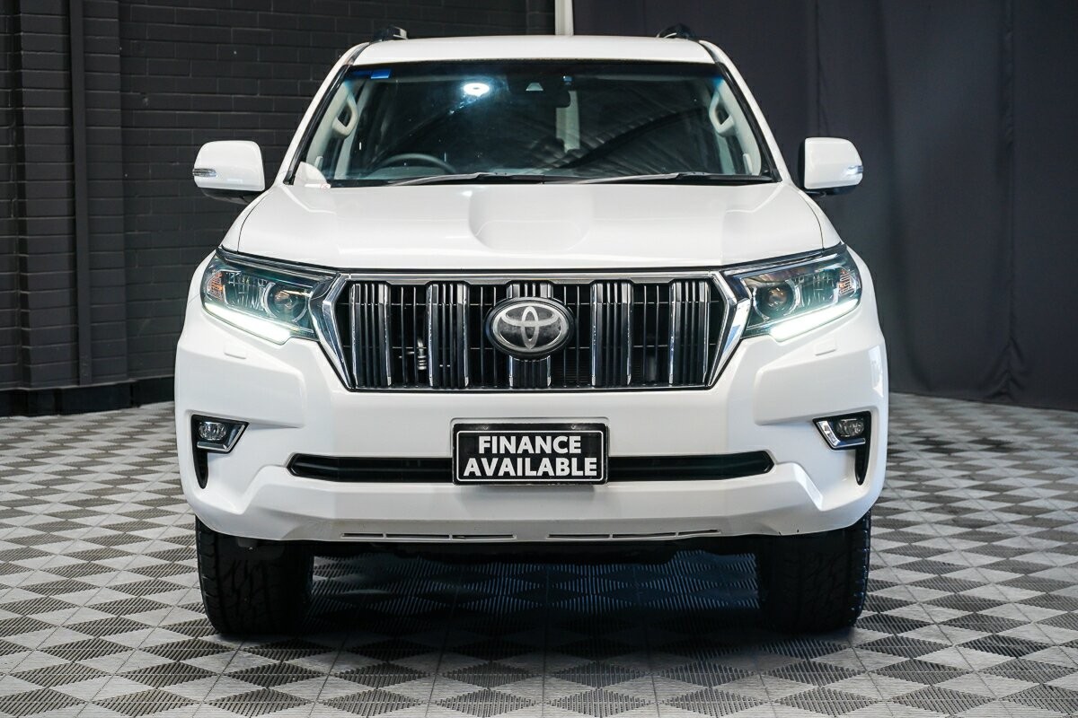 Toyota Landcruiser Prado image 3