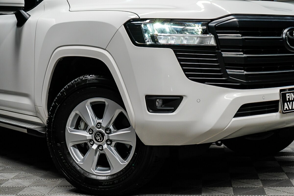 Toyota Landcruiser image 2