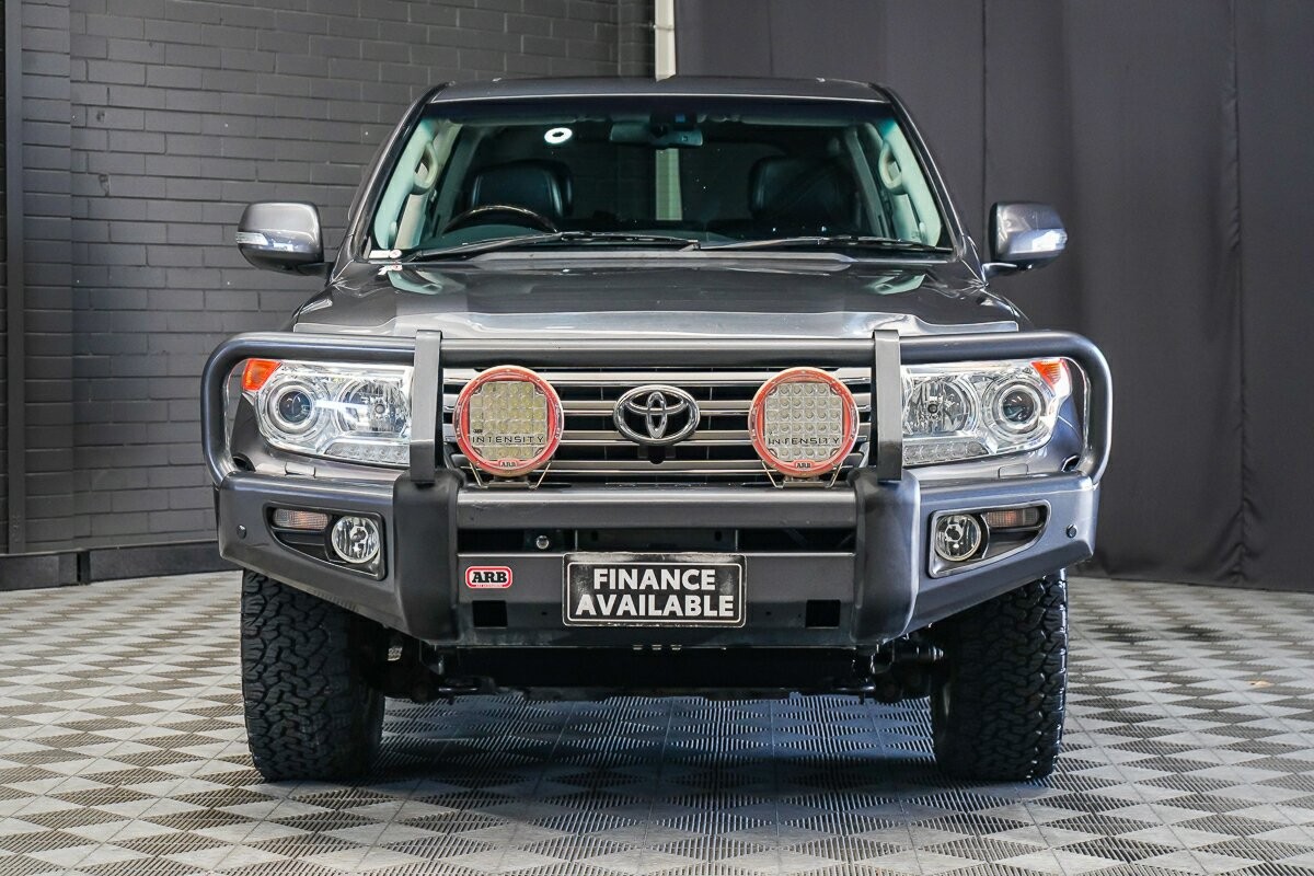 Toyota Landcruiser image 3