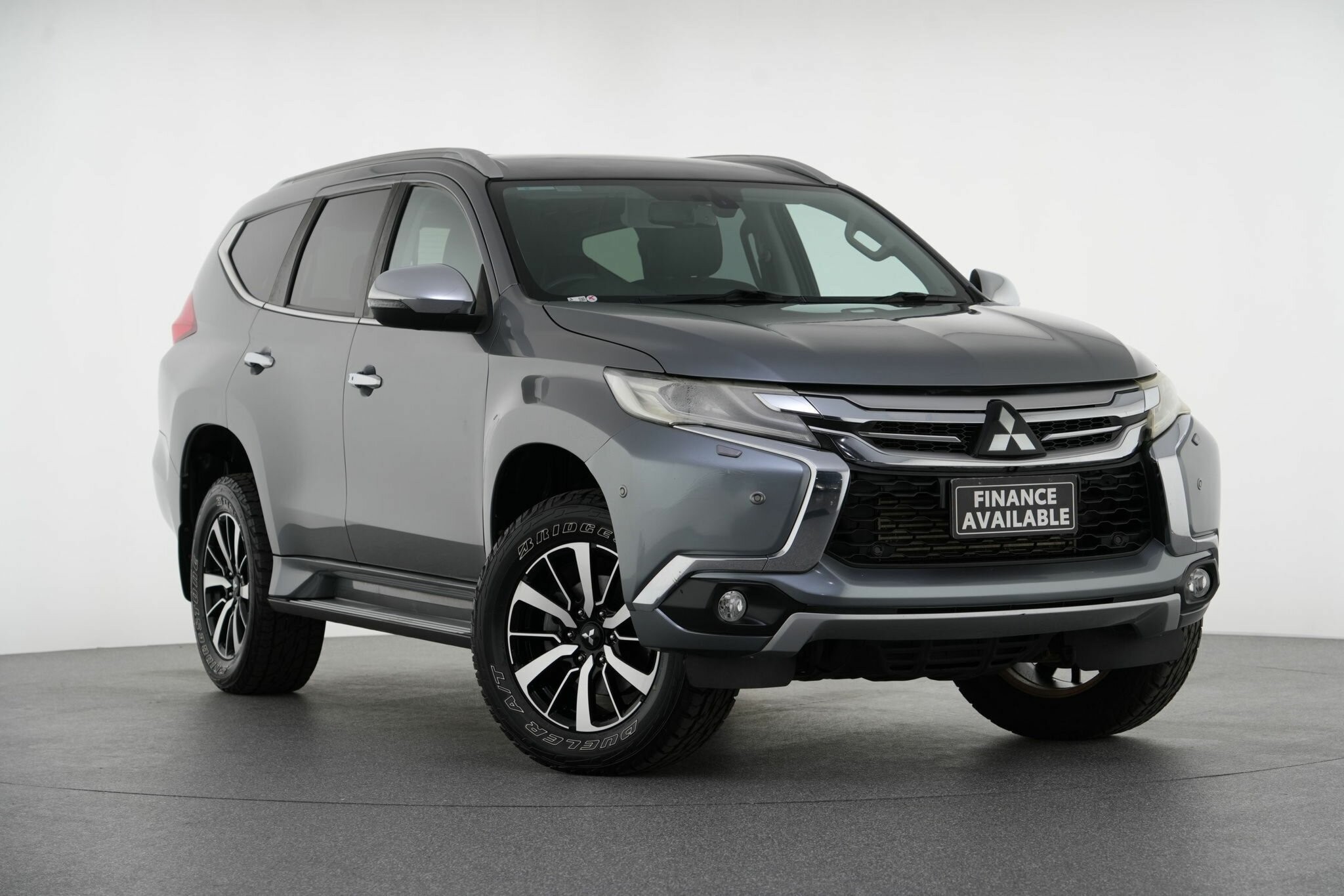 Mitsubishi Pajero Sport image 1