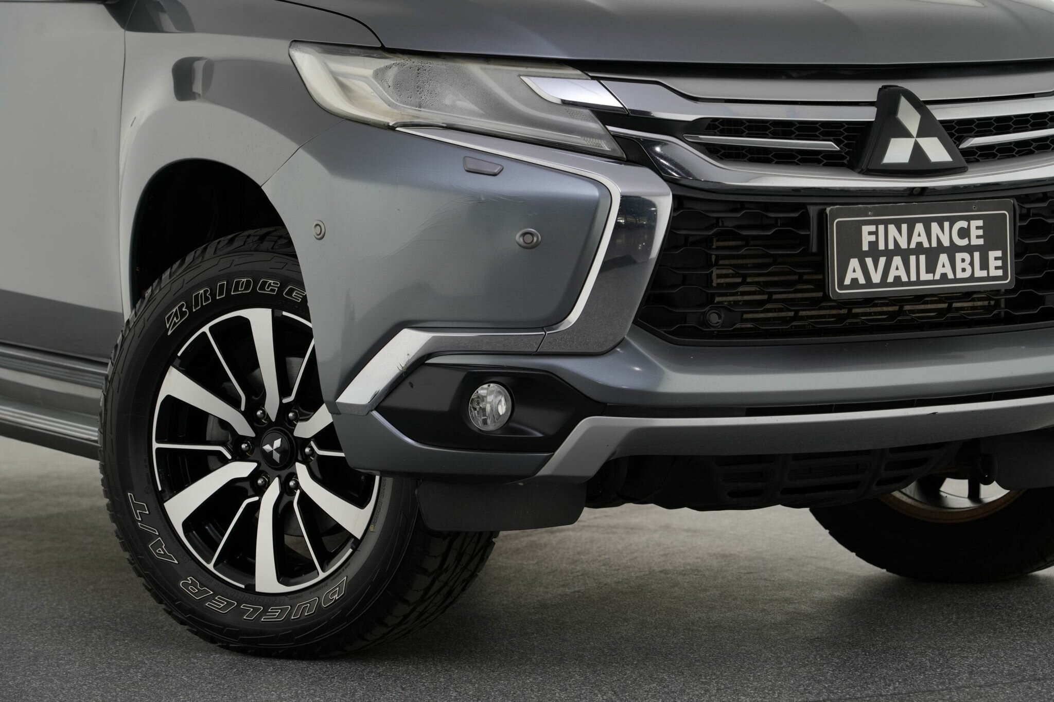 Mitsubishi Pajero Sport image 2