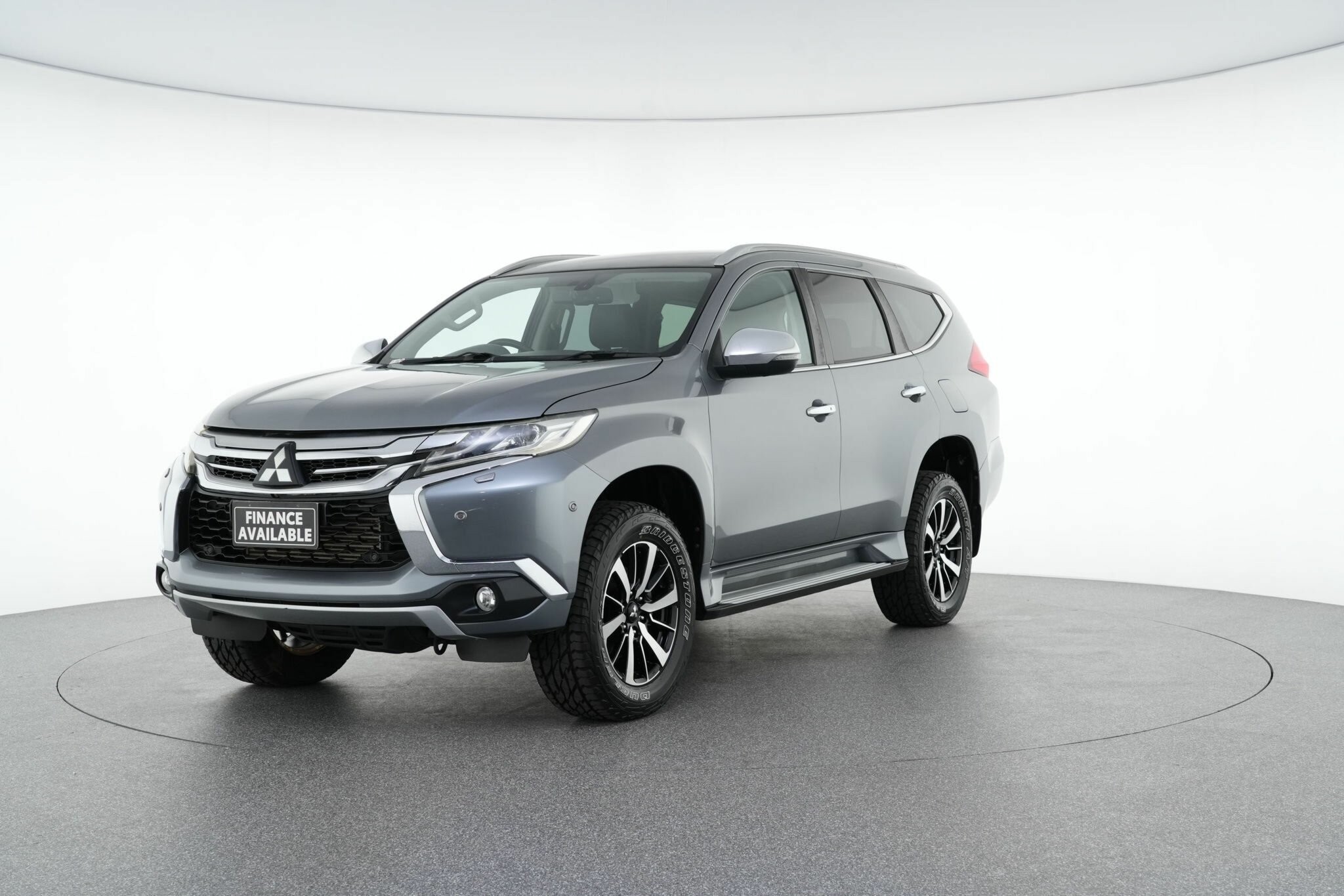 Mitsubishi Pajero Sport image 4