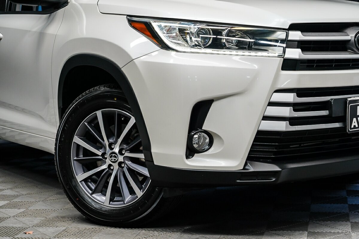 Toyota Kluger image 2