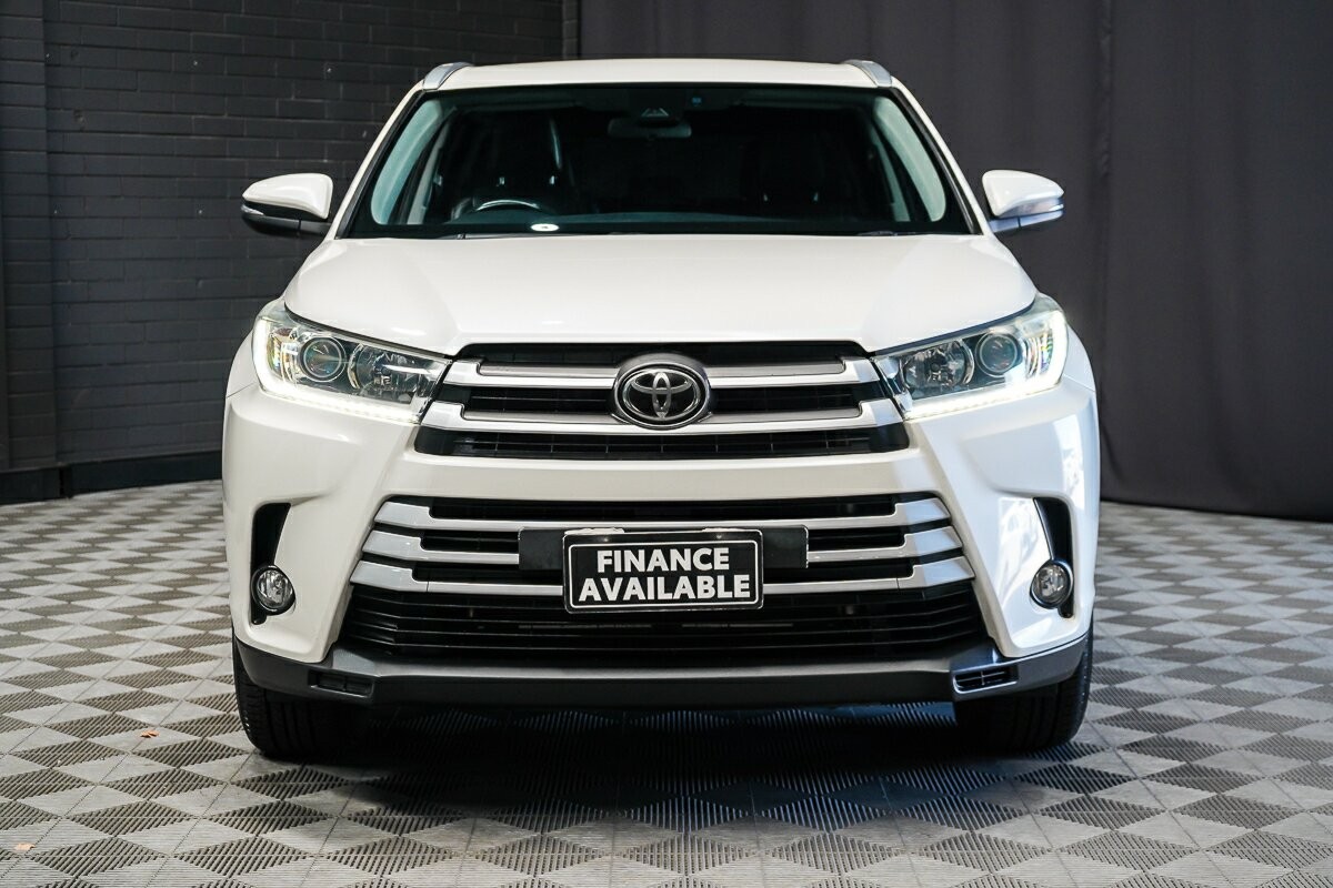 Toyota Kluger image 3