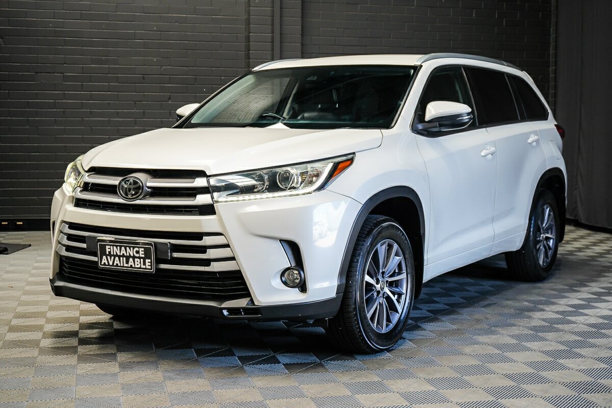 Toyota Kluger image 4