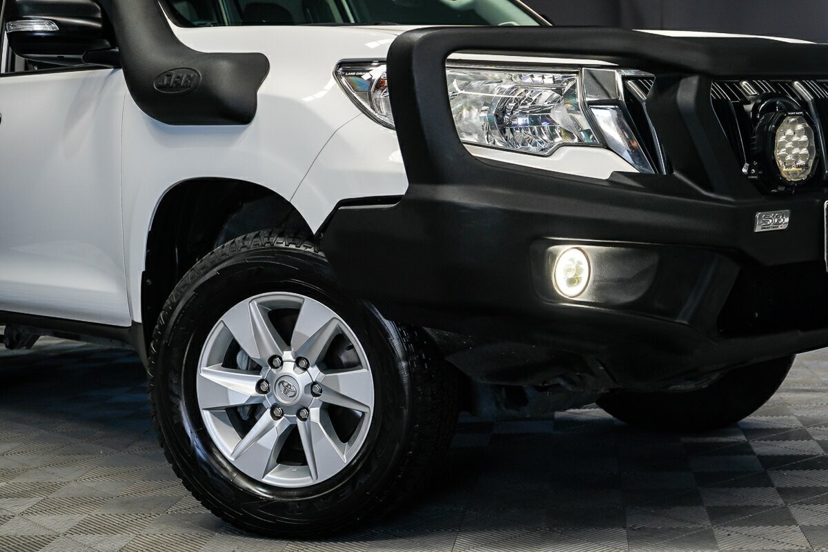 Toyota Landcruiser Prado image 2